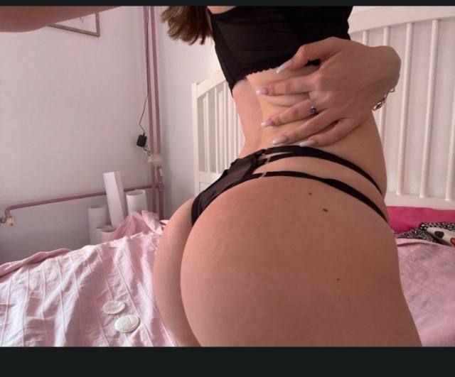 Am Available For Hookup - Image 3